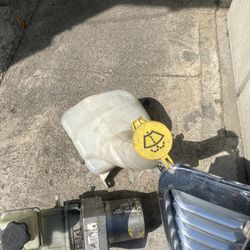 Chrysler 300 window washer tank