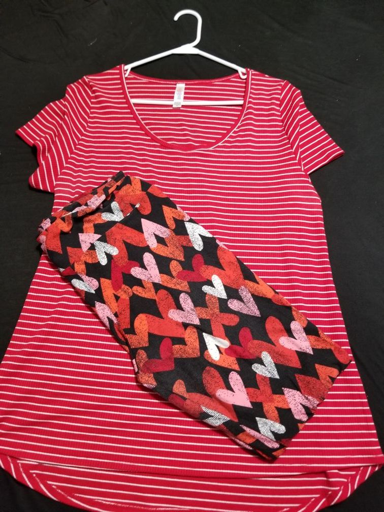 Lularoe classic tee and TC leggings