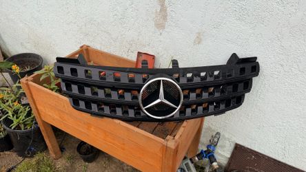 Mercedes-Benz ML 2006-2011 Grille OEM