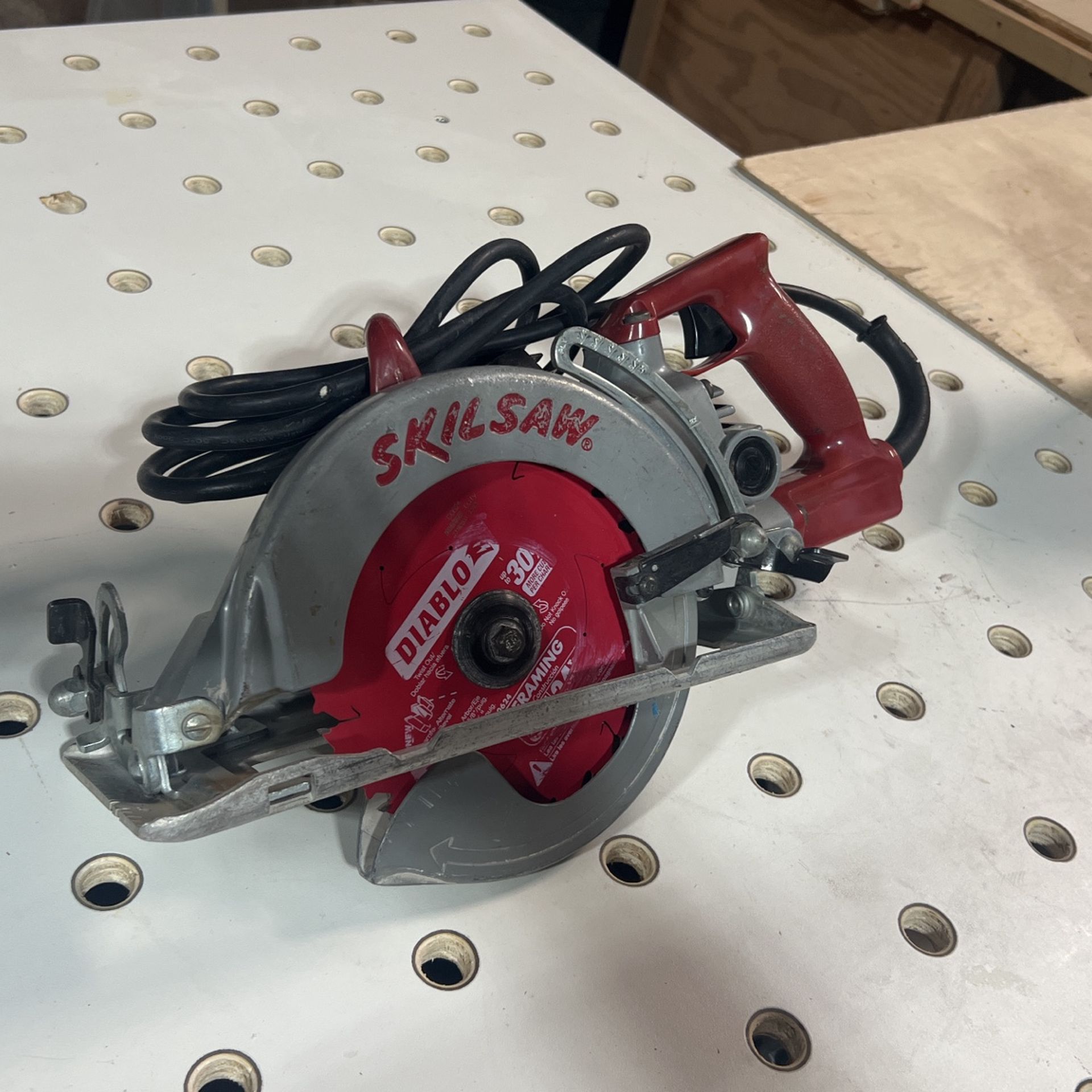 SKILSAW   MAG 77