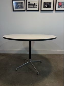 Vintage Herman Miller Eames round dining/conference table 42”