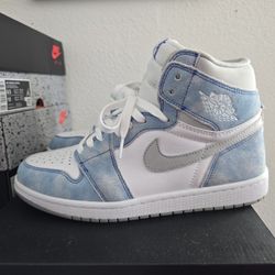 Jordan 1 Hyper Royal for sale! $200.00 - No Trades