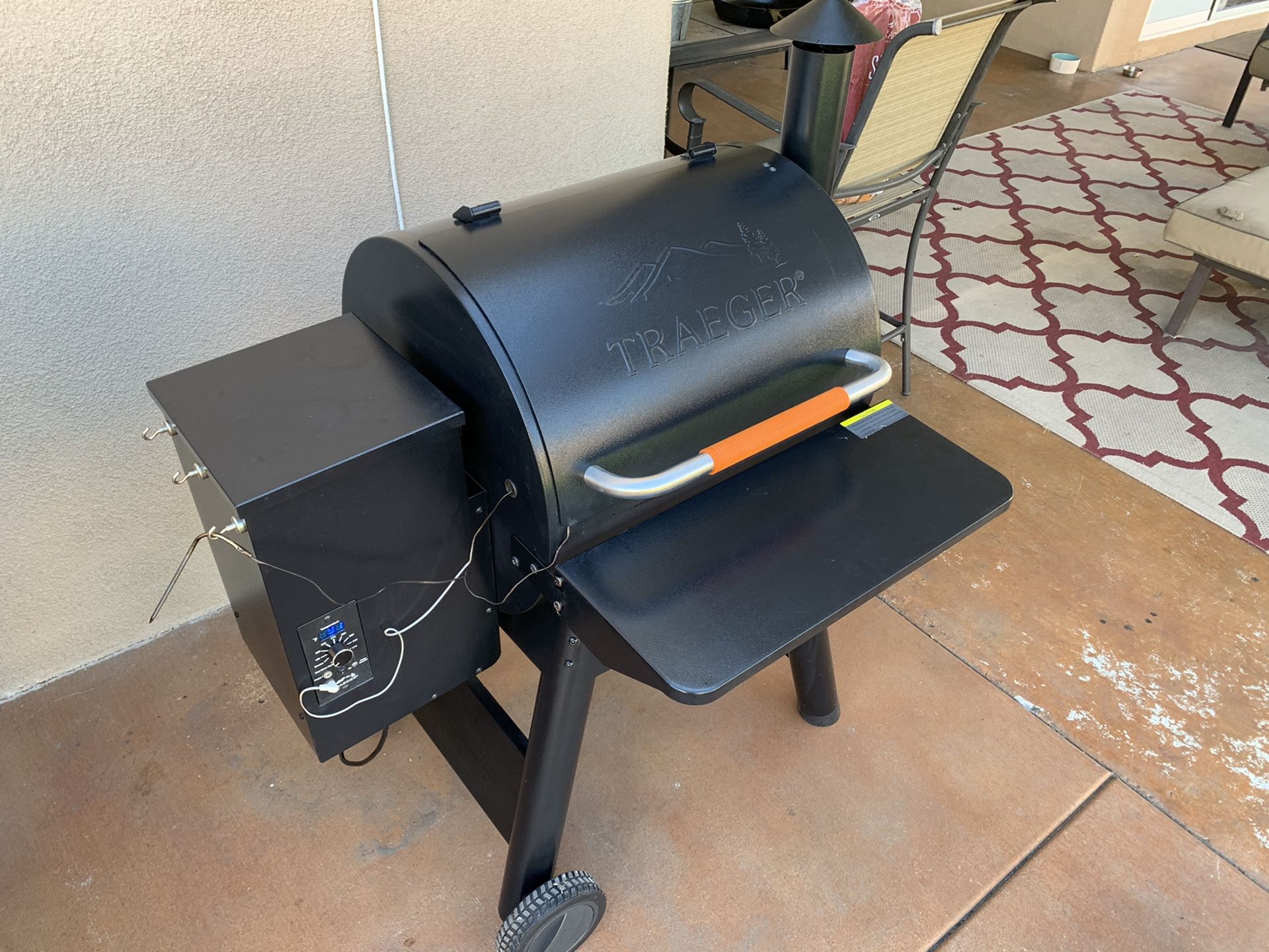 Traeger renegade pro electric smoker grill for Sale in Norwalk, CA