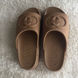 Gucci slides size 7-7.5