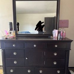 Beautiful Cheap Dressers! NEED GONE!