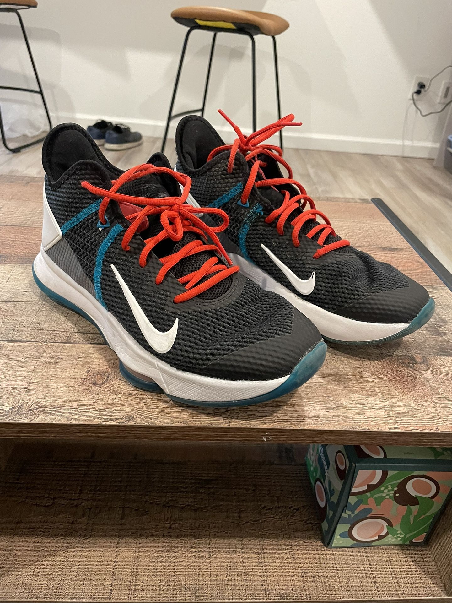 Nike Lebron Witness IV Basketball BV7427 005 Size 10 Mens