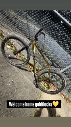 29inch gold throne