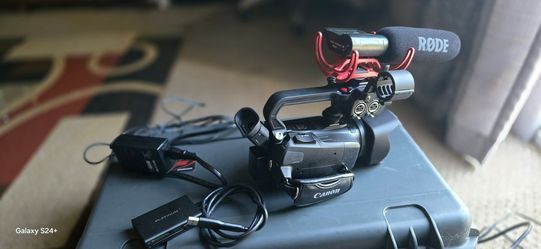 Canon XA11