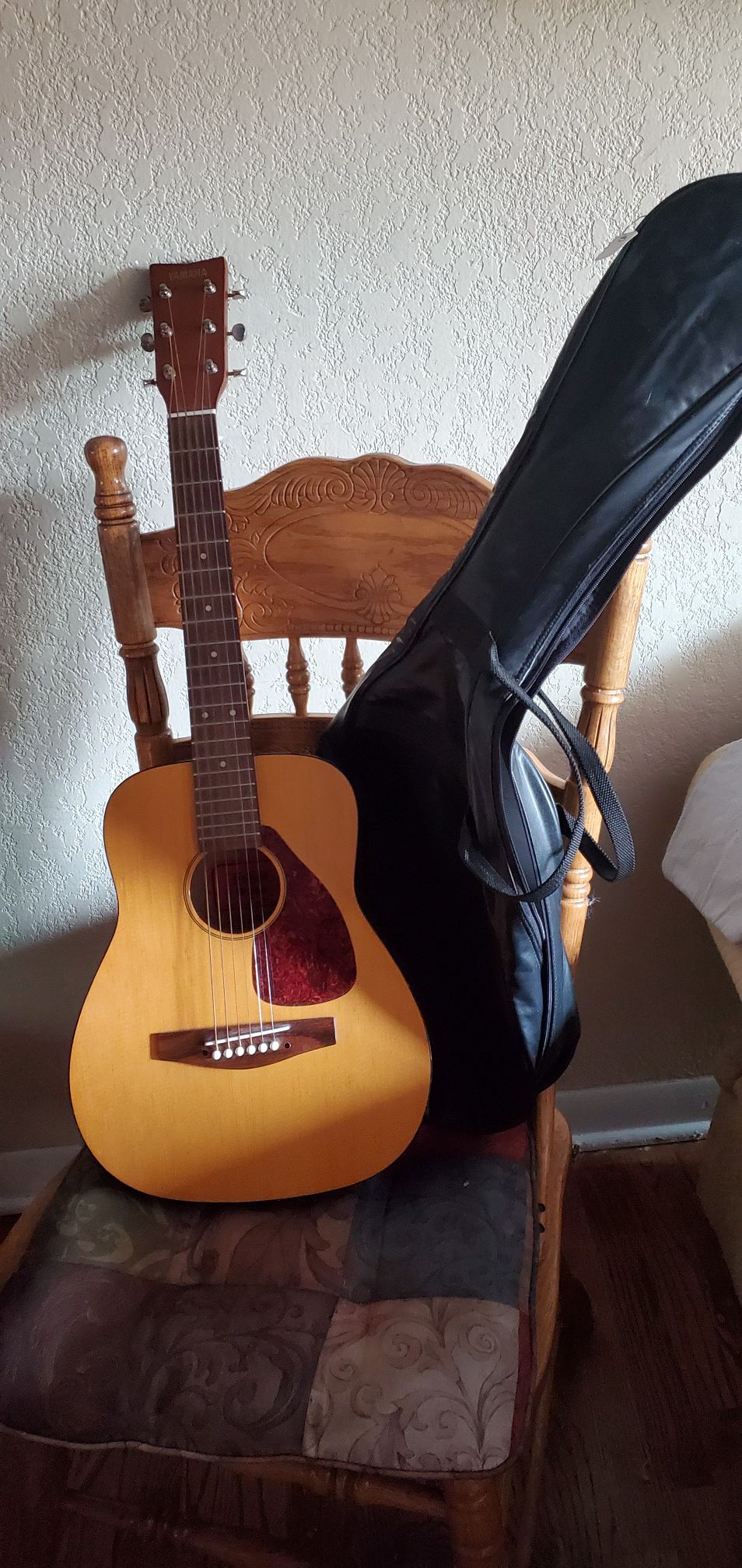 Yamaha FG-JUNIOR Acoustic Guitar with Leather Gig Bag