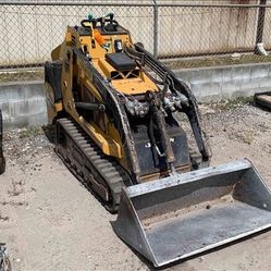 Mini Skid Steer Make: VERMEER Model: S725TX Year: 2017