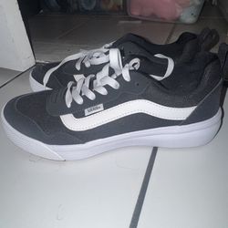 Vans women’s size 7.5 NEW