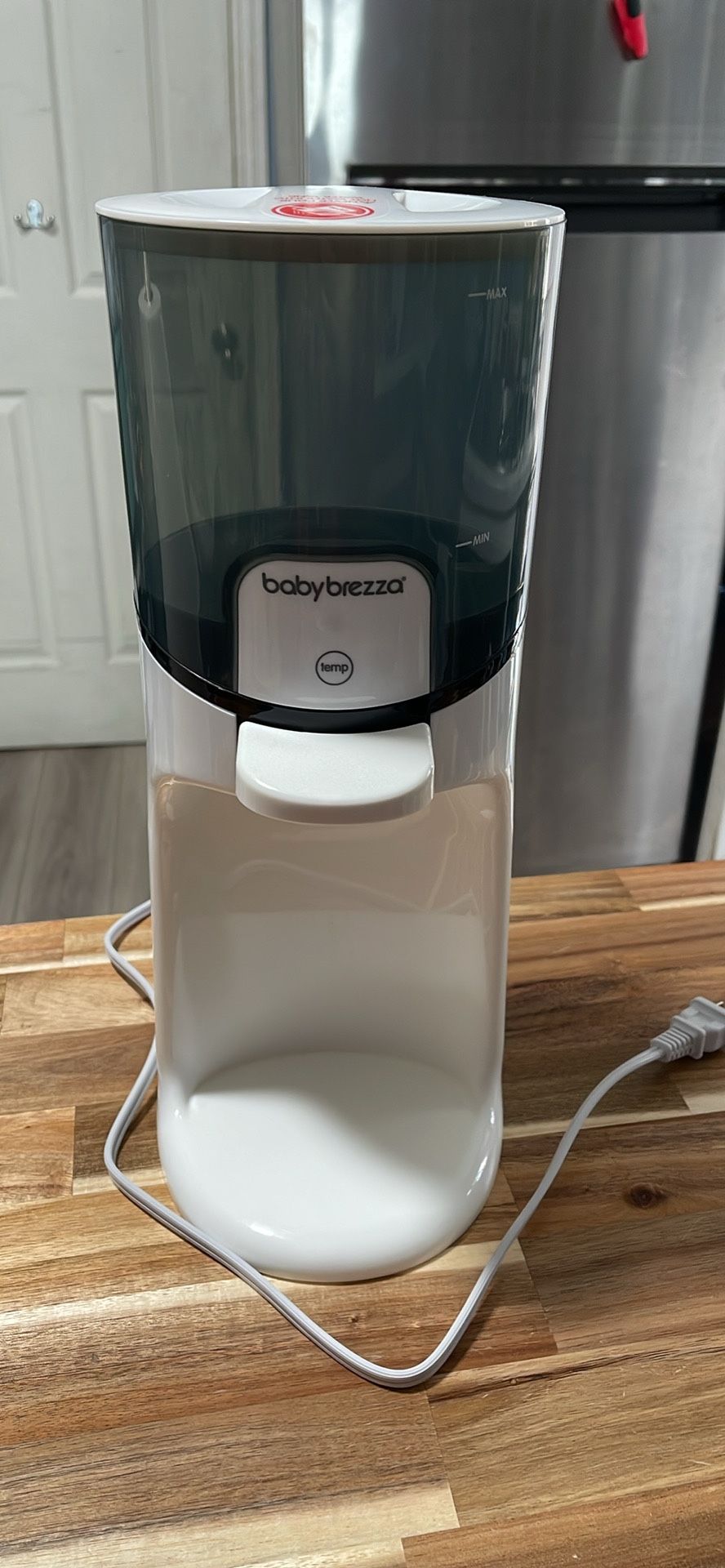 Baby breeza baby bottle dispenser 