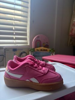 Reebok Toddler Pink Sneakers size 6