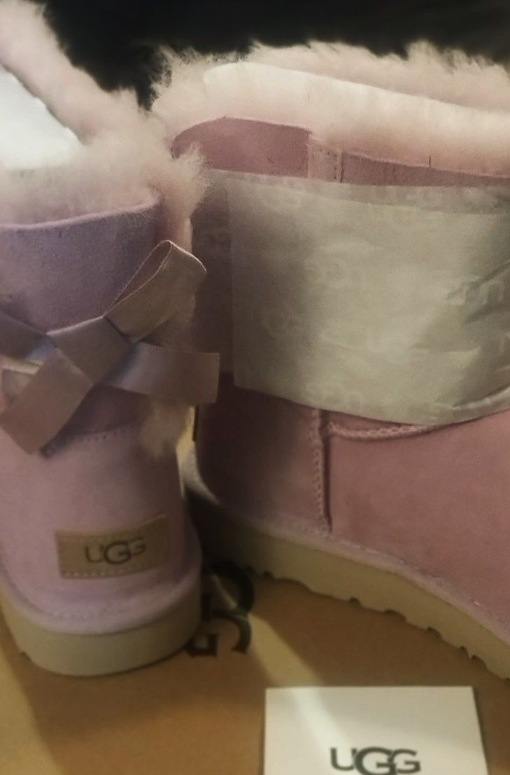 UGG BOOTS PINK Size 8 Womens