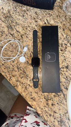 Nike Apple Watch SE 