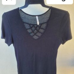 Black blouse. Short Sleeve.  top. Blusa negra