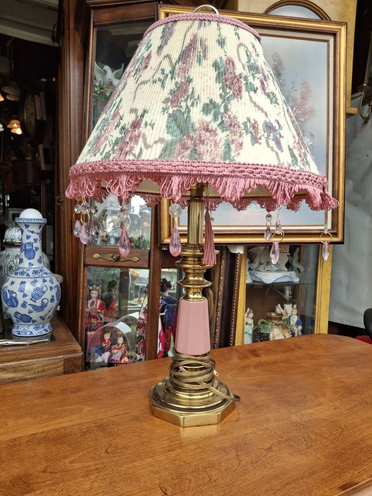 VERY UNIQUE LOOKING Brass AND PINK TABLE LAMP WORKS GREAT GOOD CONDITION