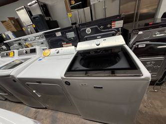 Maytag Washer and Gas Dryer Set