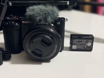 Sony ZV-E10 4K Mirrorless Camera Kit (Only 33 Shutter Count!) + Lens & Accessories