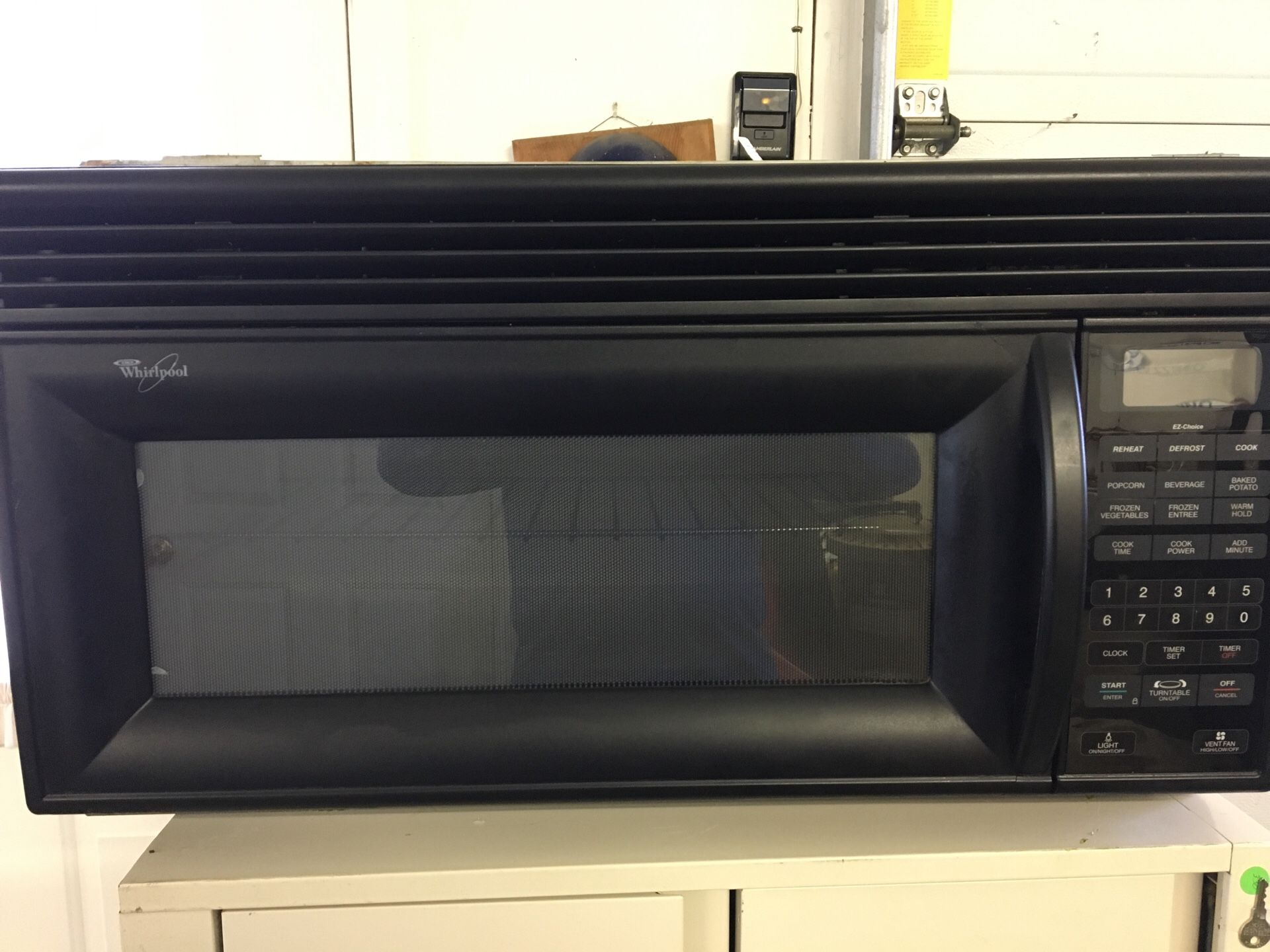 Whirlpool Microwave w/Stove Vent for Sale in Woodbury, CT - OfferUp