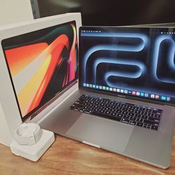 15in Apple MacBook Pro Laptop 2018. 6-Core i7, Radeon Pro, Newest Mac OS, Box