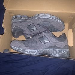 New Balance 2002R Dark Grey Sneakers Size 9 In Men’s 