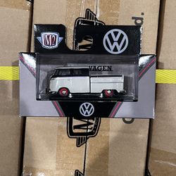 M2 Machines 1:64 1959 VW Double Cab Truck USA Model Auto-Thentics Release 108