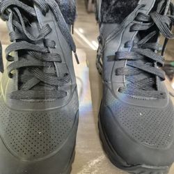 Sketchers Black Fur Boots Size  10 Womans