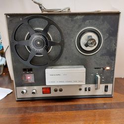 Realistic 999B 3 Head 3 Speed Reel to Reel Tape Player/Recorder For Parts.  It turn on & spends for a few 2nds lot of wear see pictures, one of the nob  for