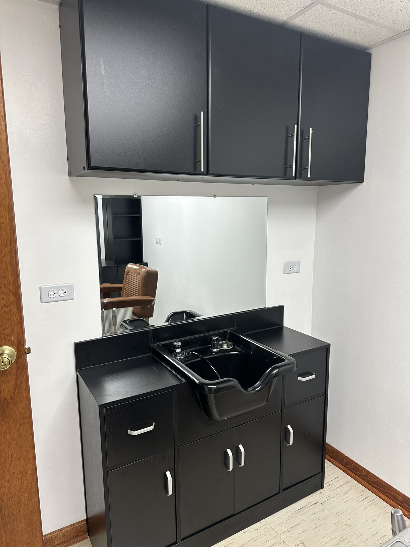 Salon Cabinets And Sink With Mirros 