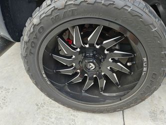 22" FUEL WHEELS 33" TOYO TIRES VERY GOOD CONDITION