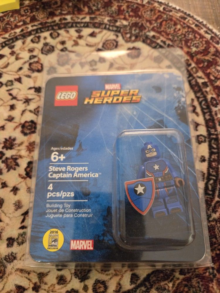 LEGO SDCC Exclusive  Steve Roger's Captain America