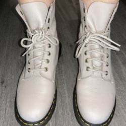 DR. MARTENS 1460 SMOOTH LEATHER BOOTS - VINTAGE TAUPE