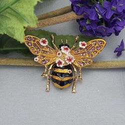 Gold tone Bumblebee brooch