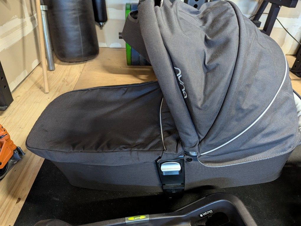 Nuna Pippa Bassinet And Stroller