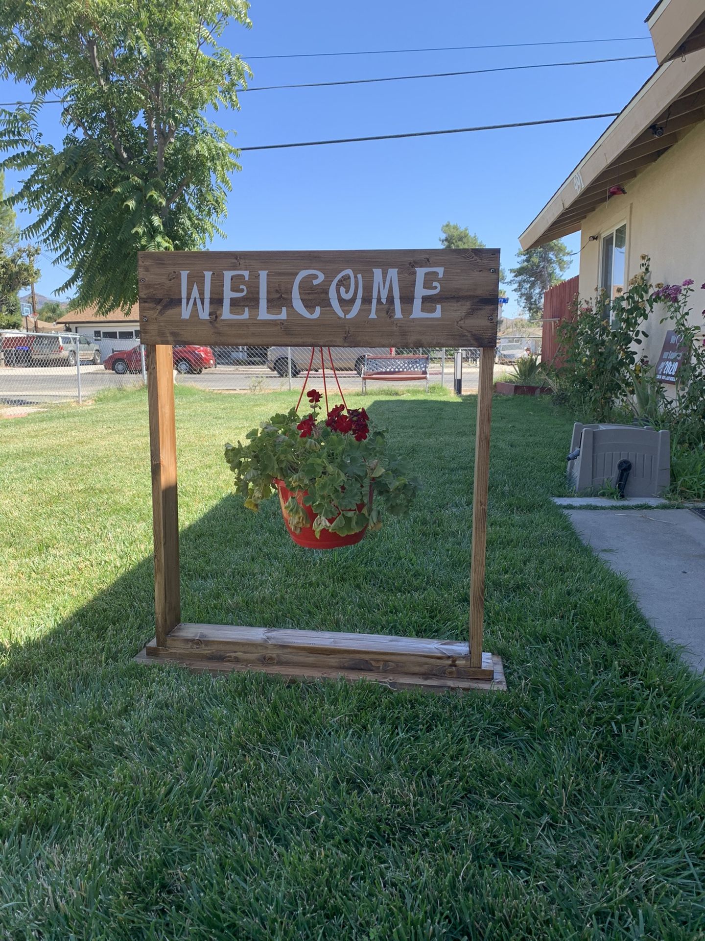 Rustic style welcome sign plant holder