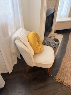 Cream sherpa chair