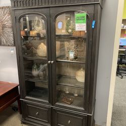 FLOOR SAMPLE VERONA BOOKCASE