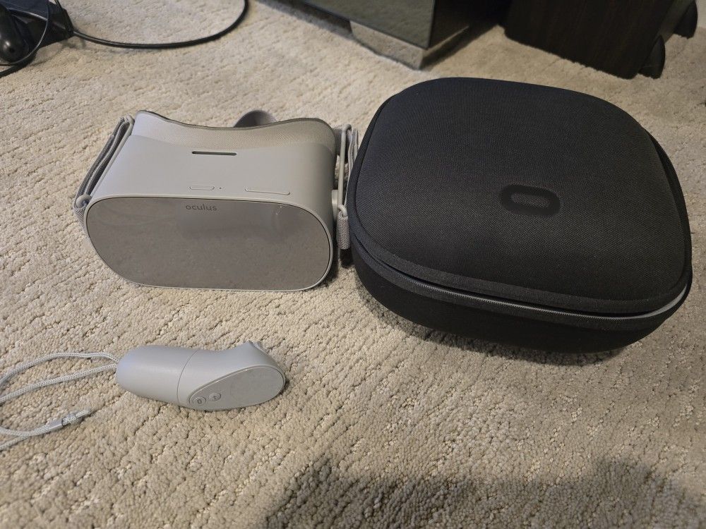Oculus Go 32GB with carrying case
