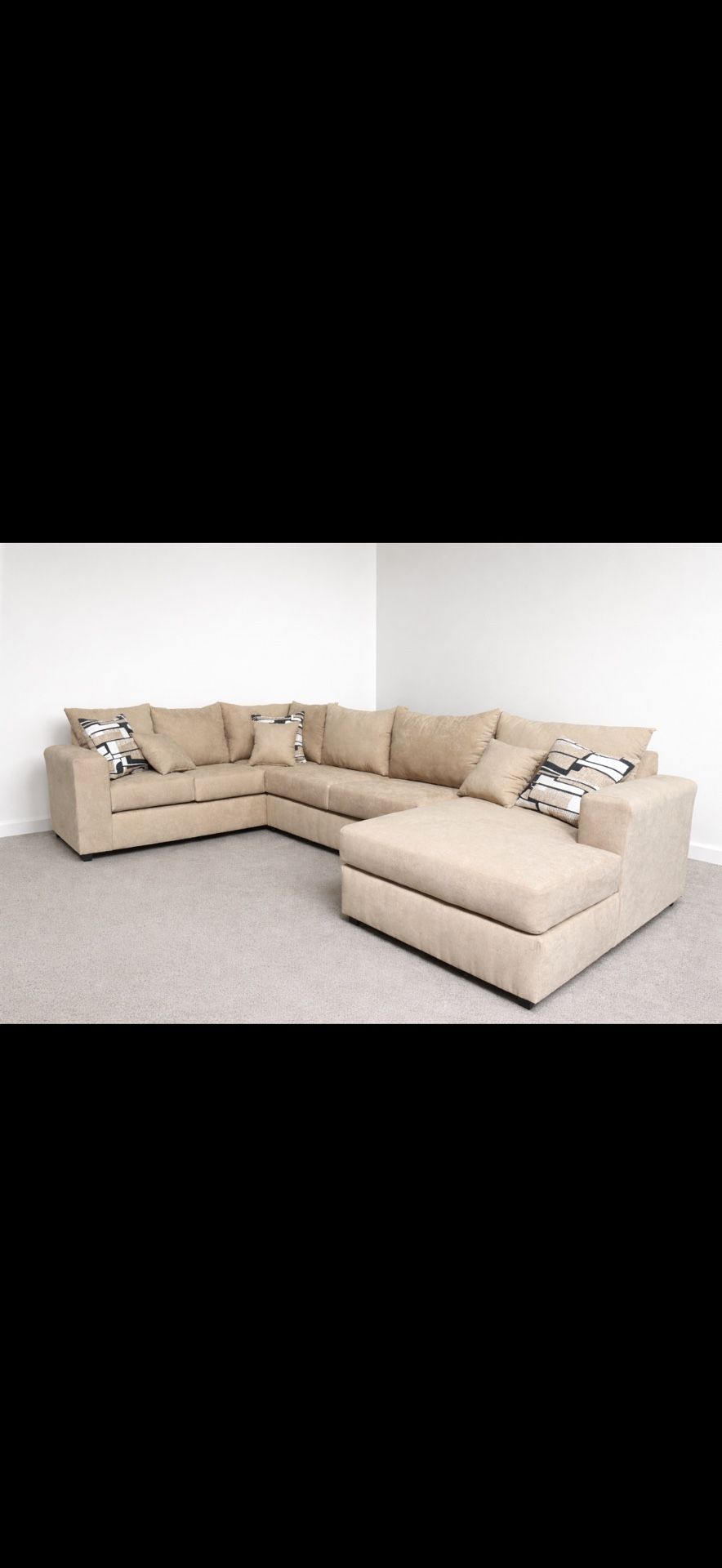 Traditional Living Room U Shape