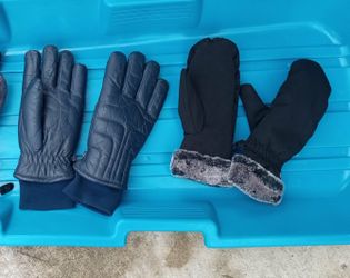SNOW GLOVES TAKE BOTH PAIRS FOR $8
