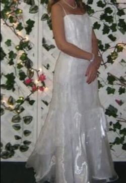 White Lace Spaghetti Strap Wedding Dress