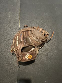 Nokona Catchers Glove 33.5 inch