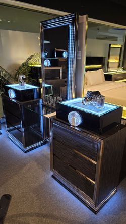 New Lune Vanity set with stool!