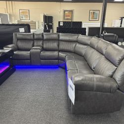 Power Recliner Sectional. 🚚WE DELIVER🚚
