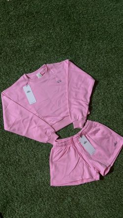 Women set alo