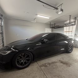 2021 Tesla Model s plaid (Title Lien)