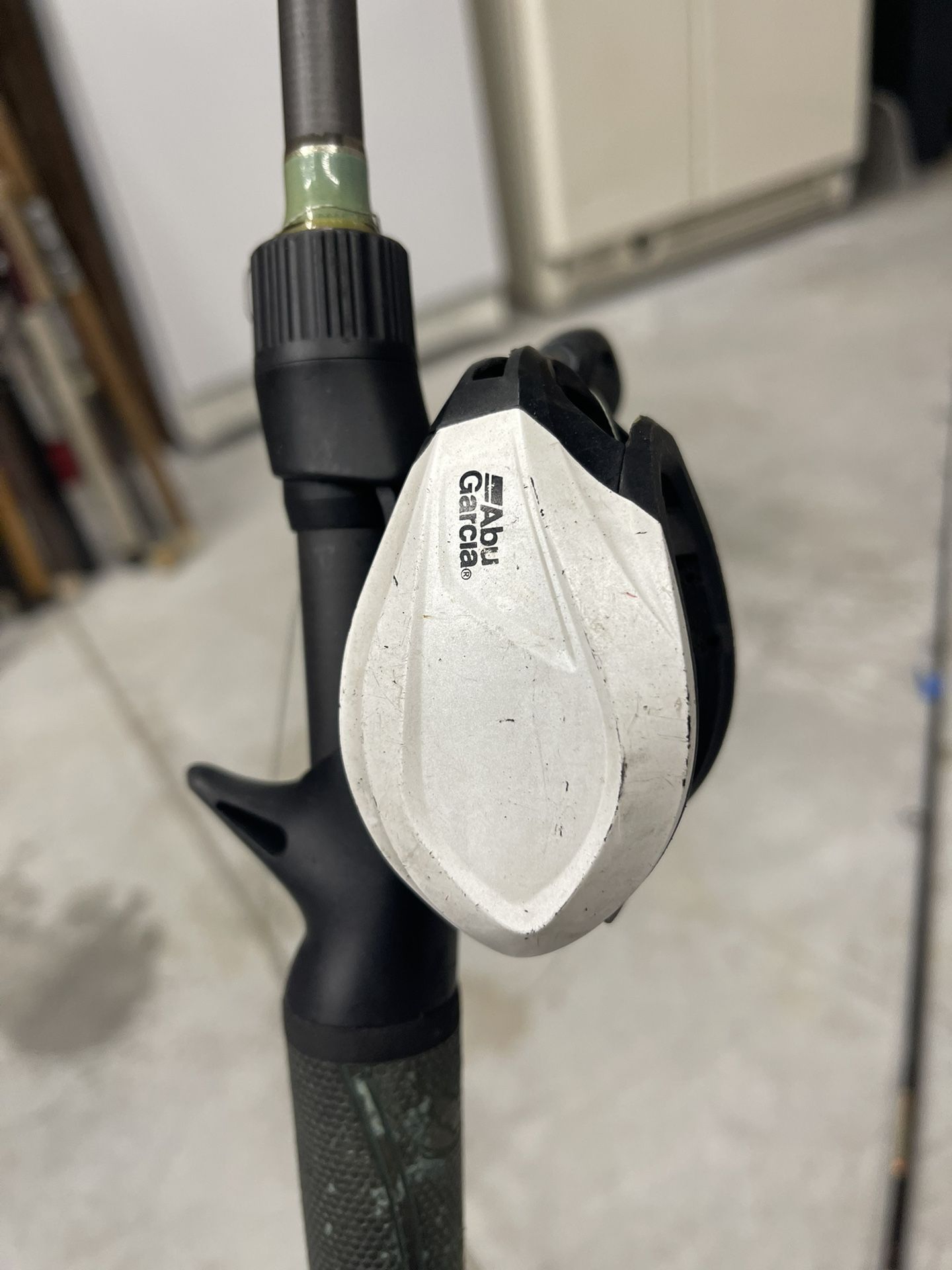 Abu Garcia IKEZLP Bait Caster On 7’ Speed Stick Xfinity Inshore M # 3