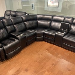New Power Reclining Sectional.  Brown, Grey Or Black.  97” X 97” X 40”H.  Free Delivery!