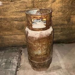 8 Gallon 33 Pound Propane Tank 
